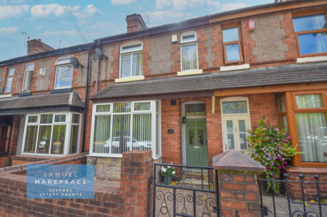 Three Bedroom Terraced for Sale With Detached Gar