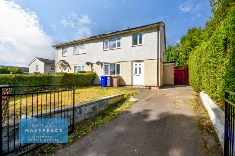 Three Bedroom Semi Detached Property with No Upwa