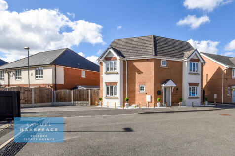 Stylish Three-Bedroom Detached Home on a Generous