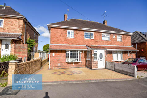 Three Bedroom Semi Detached Property with Open-Pl