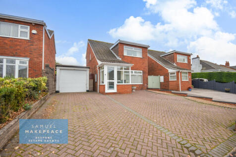 Spacious Two Bedroom Detached Property with Detac