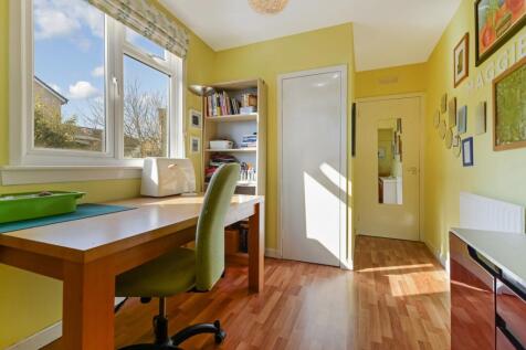 Bedroom / Office 