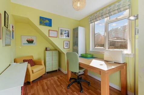 Bedroom / Office 