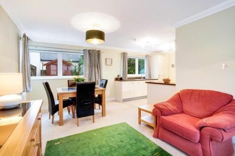 Open plan kitchen dining family room