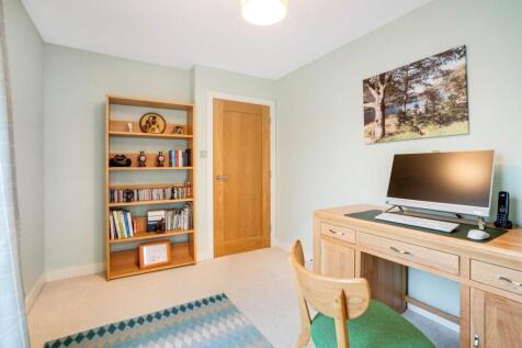 Bedroom / study