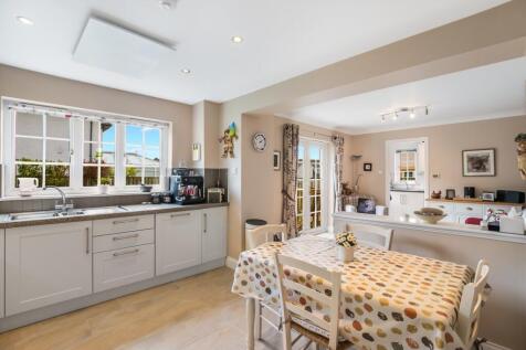 Dining kitchen