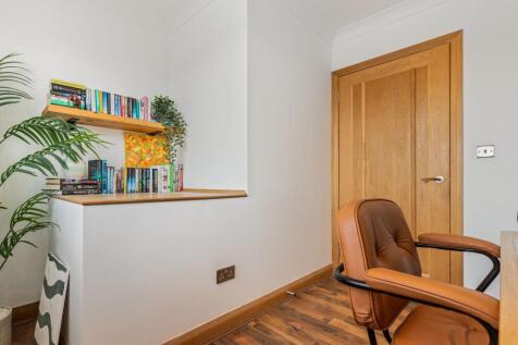 Bedroom/study