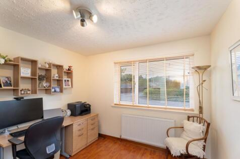 Bedroom / Study