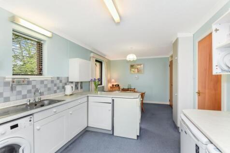 Kitchen/ Dining Area