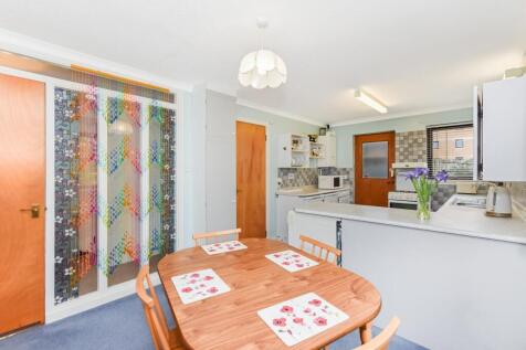 Kitchen/ Dining Area