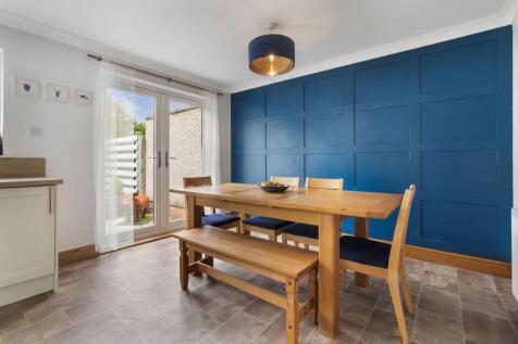 Kitchen / Dining