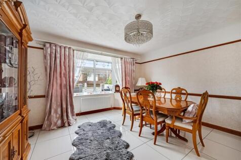 Bedroom 3/Dining Room