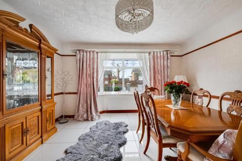 Bedroom 3/Dining Room