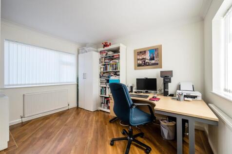 Office / Bedroom 5