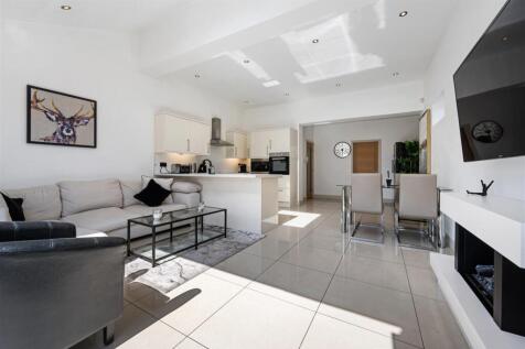Open plan kitchen-diner family room