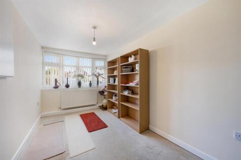 Reception/Bedroom 4