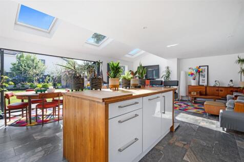 Open plan kitchen-diner family room