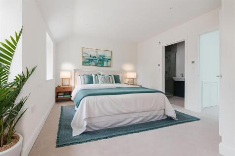 Bedroom 1.jpg