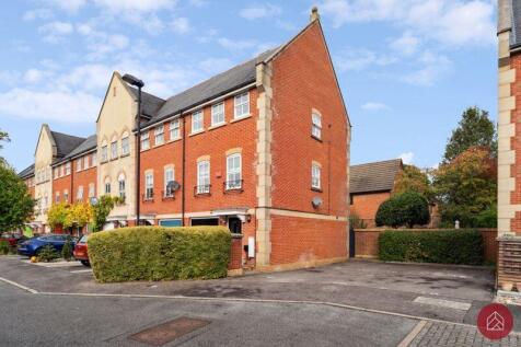 End of Terrace with Side Access