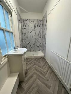 Flat 3 bathroom.jpeg