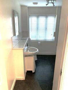 Bathroom 1.jpeg