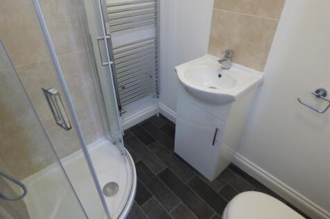 Mere Road ensuite.JPG