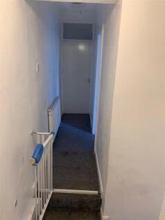 82 Willes Road Landing.jpg