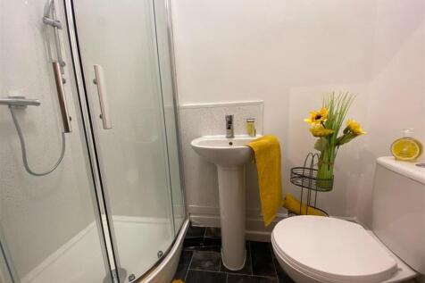 Bedroom 5 ensuite Hunton.jpg