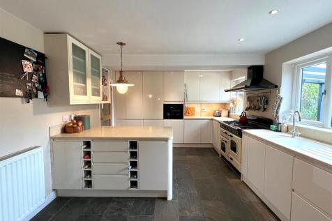 Kitchen 1.jpg