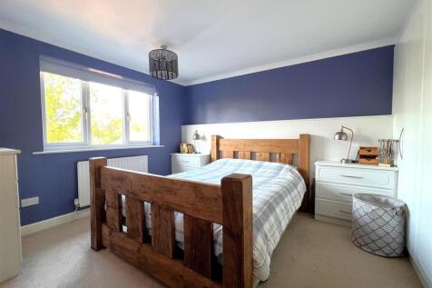 Bedroom 1.jpg