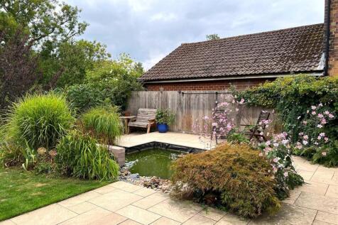 Patio 2.jpg