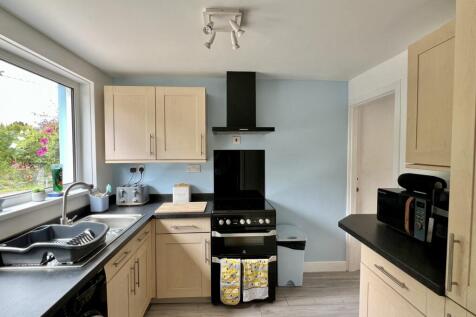 2 Burn Court, Dalry - Williamson and Henry