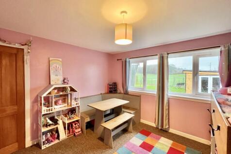 9 Queenshill Park, Ringford - Williamson and Henry