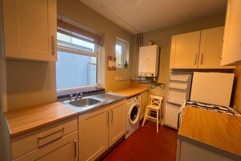 Kitchen (different angle)