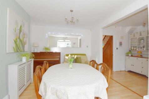 Dining area (1).jpg