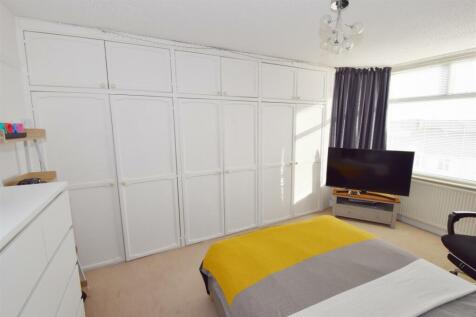 Bedroom 1.jpg