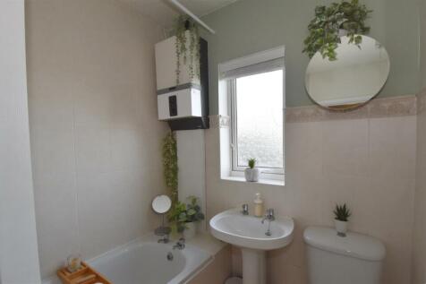 Bathroom (1).jpg