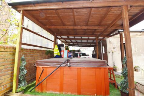 Carport.jpg