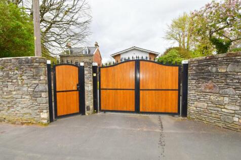 Front gates and entrance.jpg