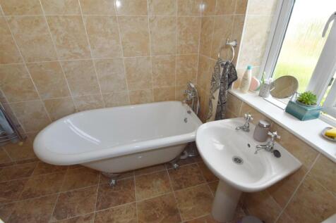 Bathroom (1).jpg
