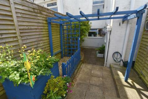Rear garden (2).jpg