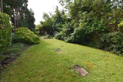 Futher lawn to rear.jpg