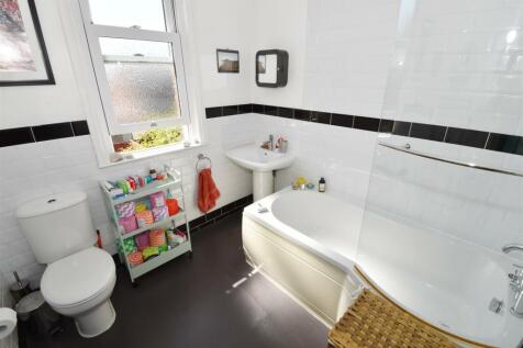 Family Bathroom.jpg