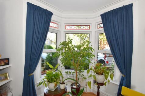 Bay window to lounge.jpg