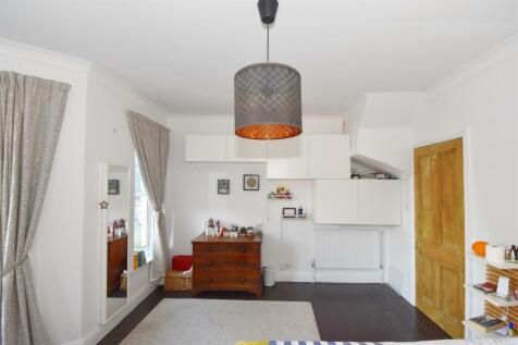 Bedroom One (2).jpg