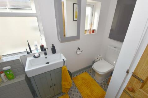 Shower room (1).jpg