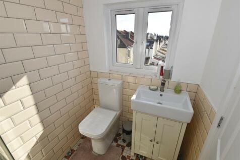 Ensuite shower room (1).jpg