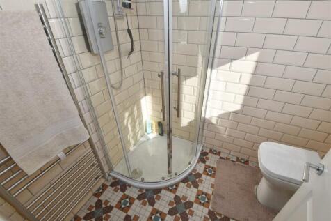 Ensuite shower room.jpg