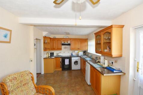 Kitchen_Dining room (1).jpg