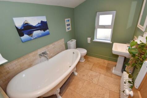 Bathroom.jpg